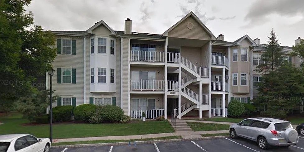 North Brunswick Condo: 85 Clay St