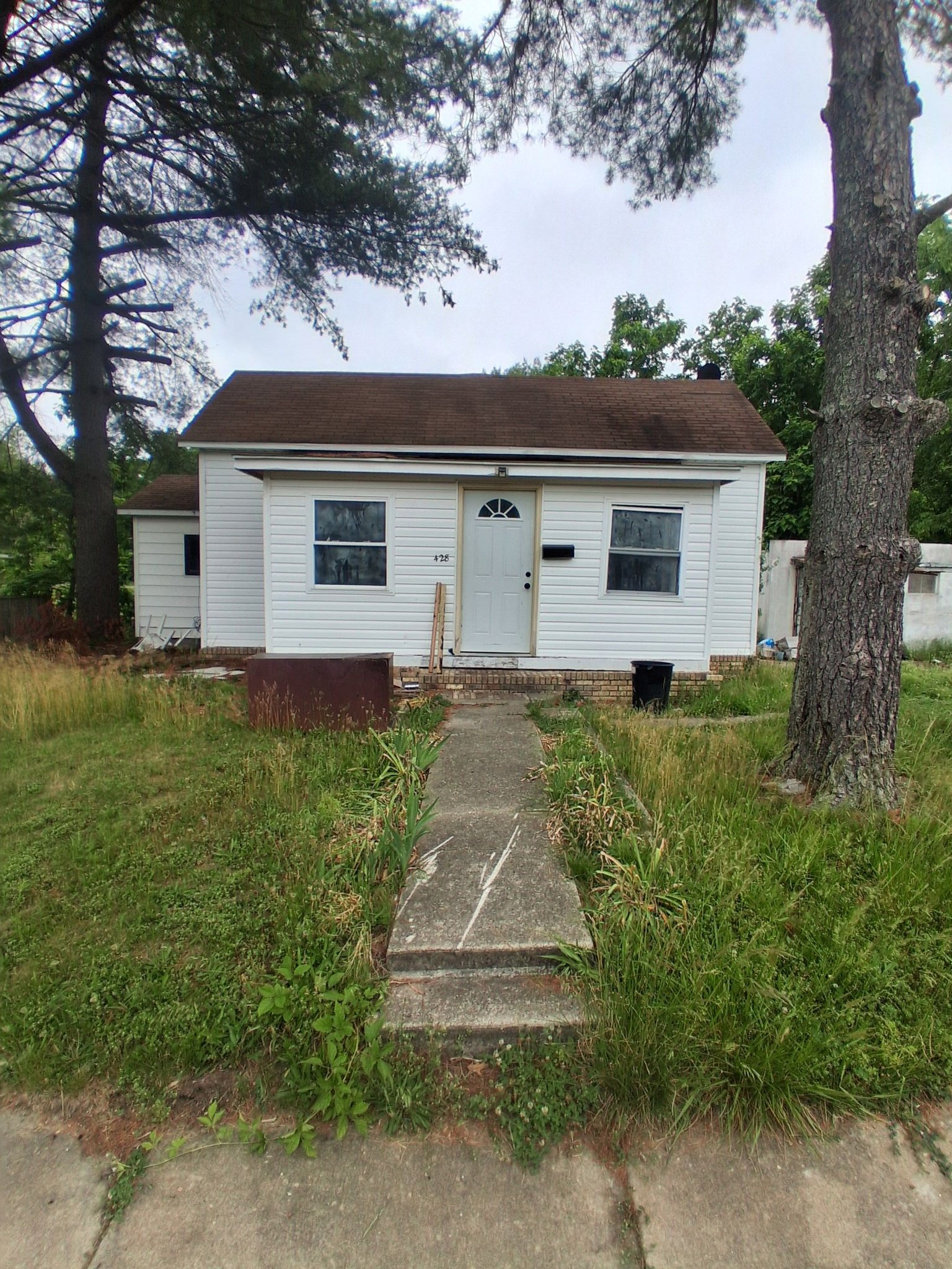 Benton House: 428 S Central St