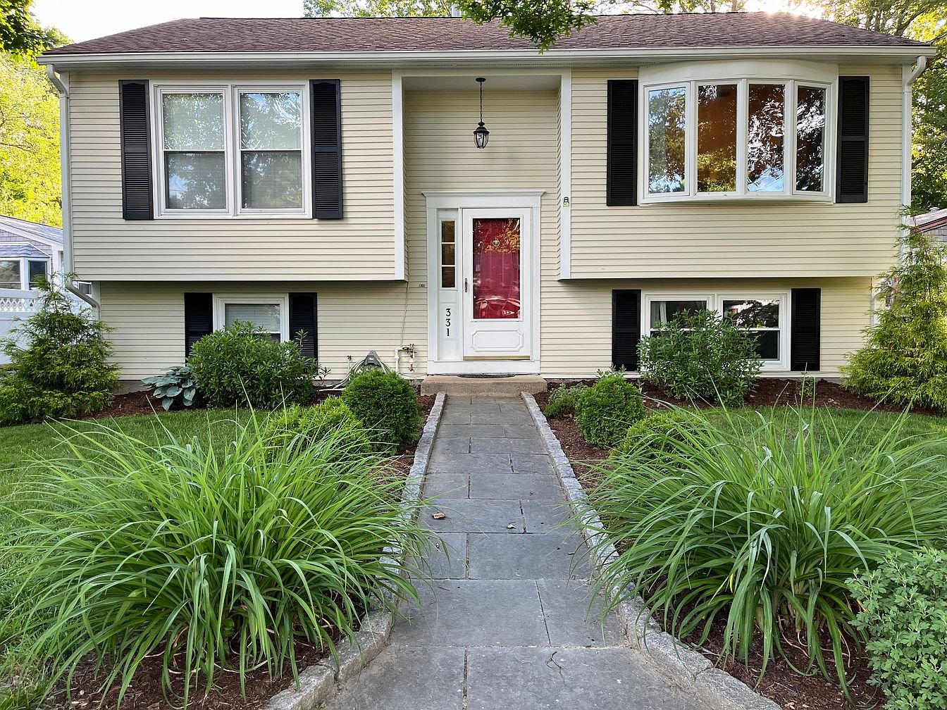 Warwick House: 331 Beachwood Dr