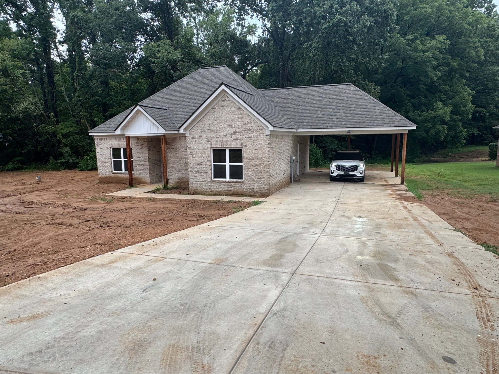 Brighton House: 456 Huffman Drive