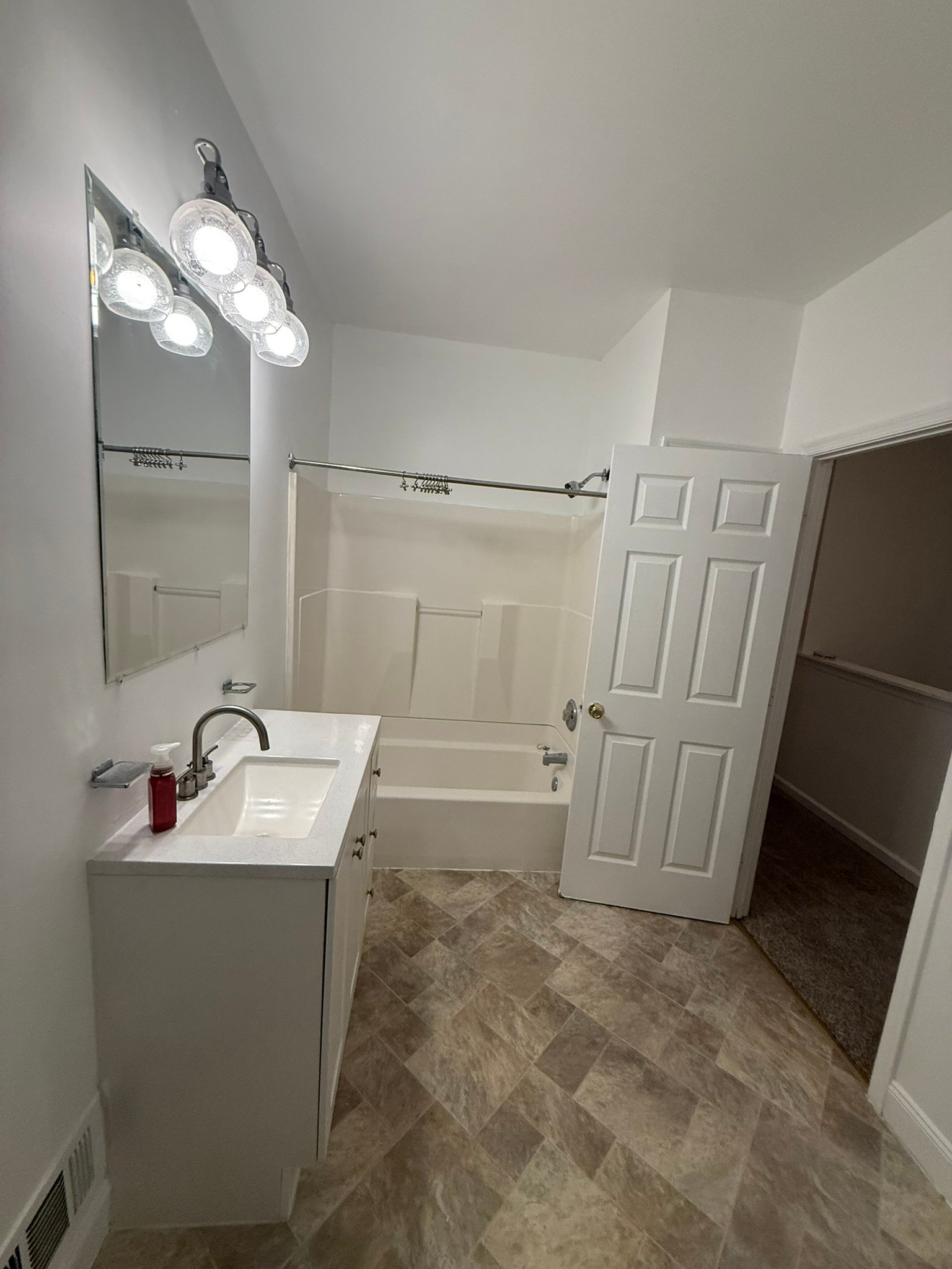 Wilmington Townhome: 1313 N Walnut St