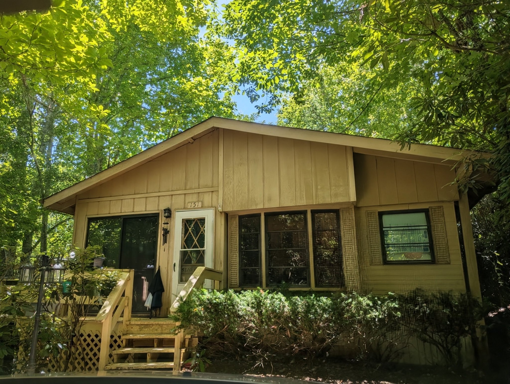 Newland House: 151 Goldfinch Rd