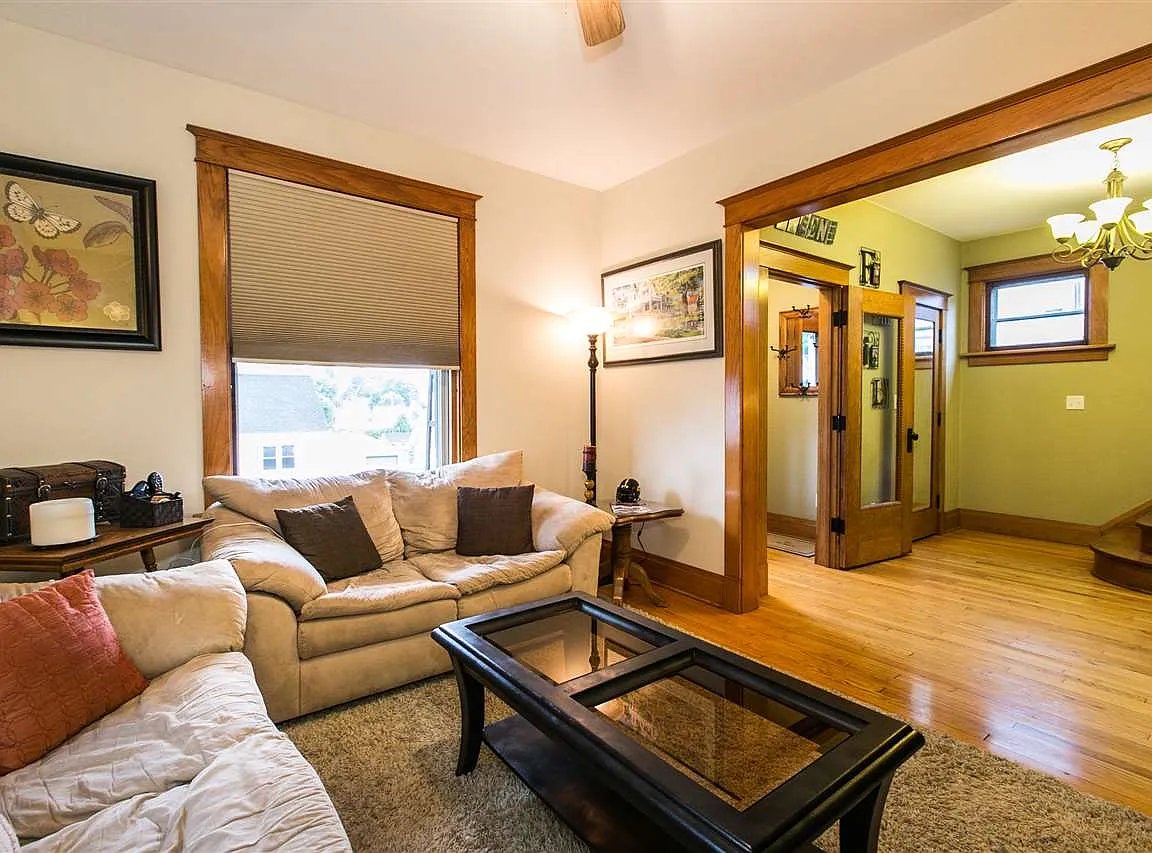 Dubuque House: 1490 Wood St