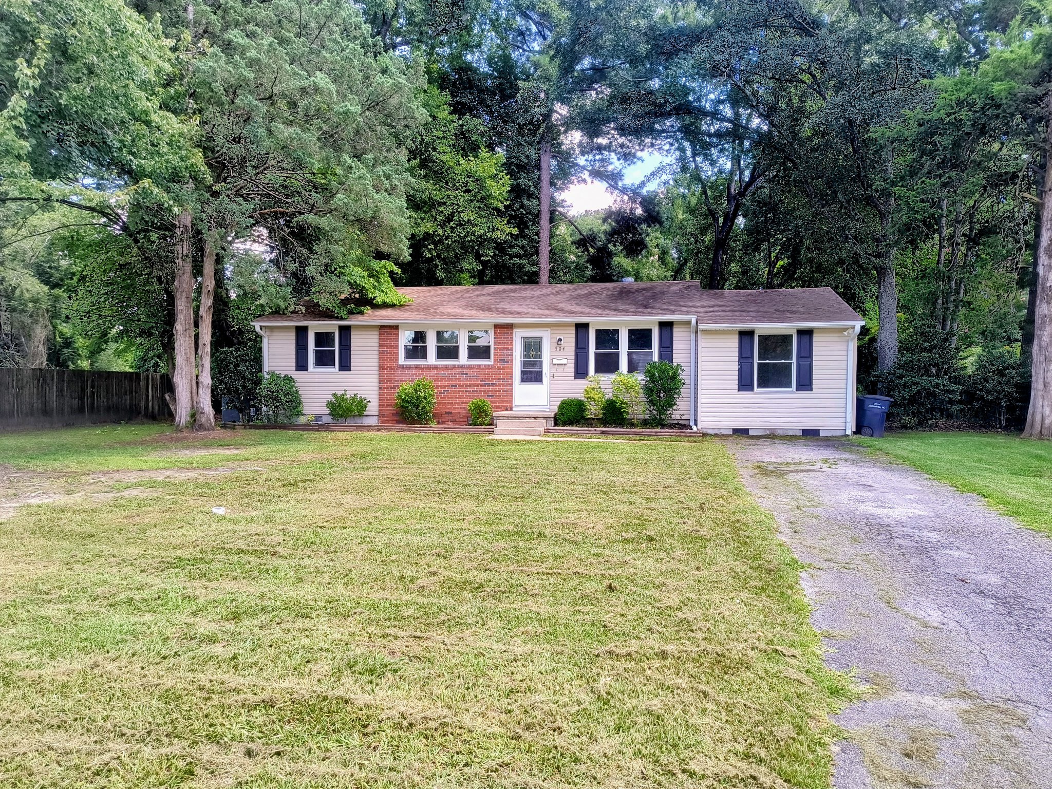 Jacksonville House: 504 Clyde Dr.