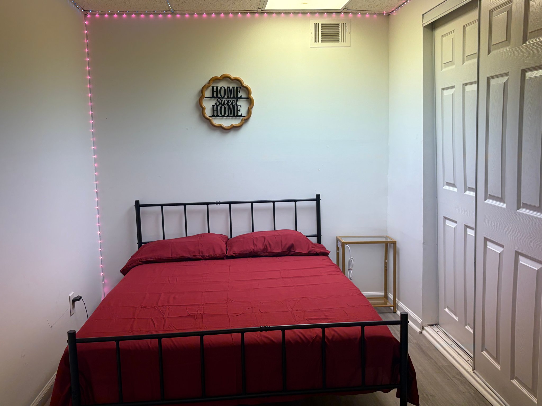 Jonesboro Single Room: 298 Main Street