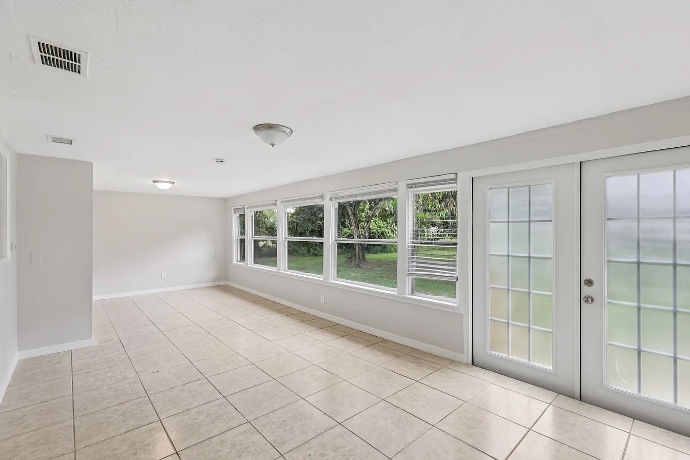 West Palm Beach House: 11382 59th St N