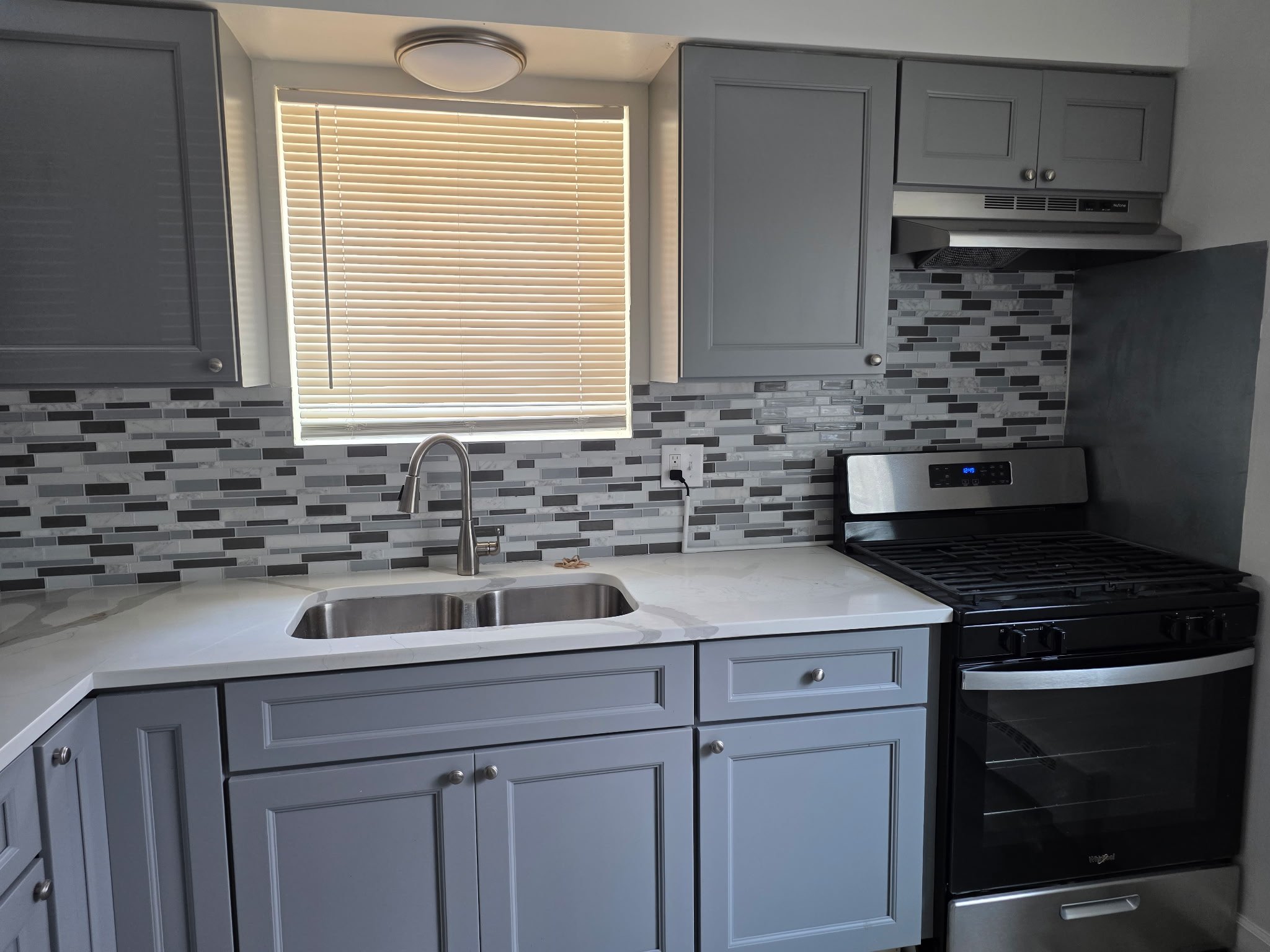 Harvey Apartment: 14605 Des Plaines