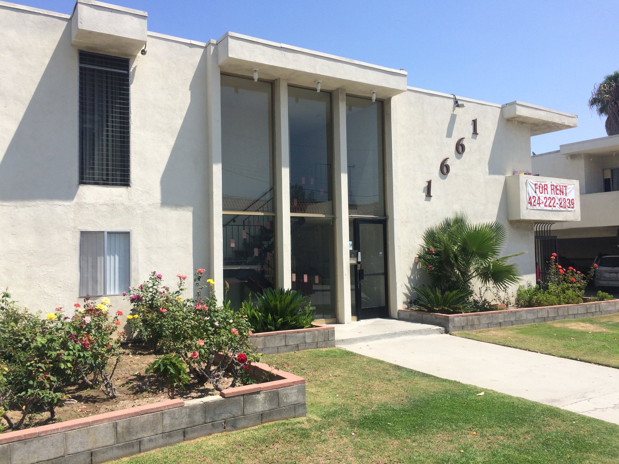 Torrance Apartment: 1661 W. 219th. St. #3