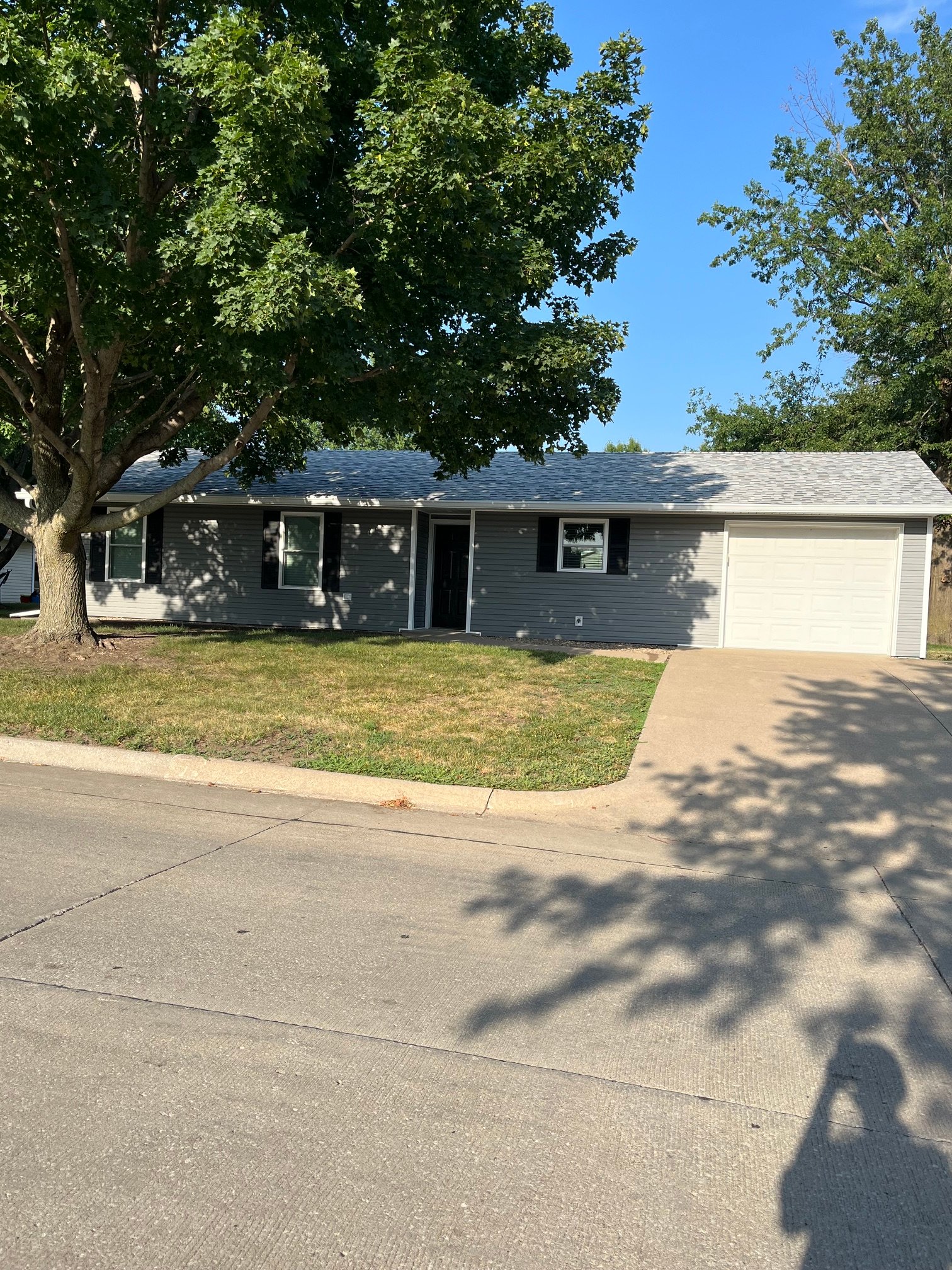 Maryville House: 1635 N Grand Ave