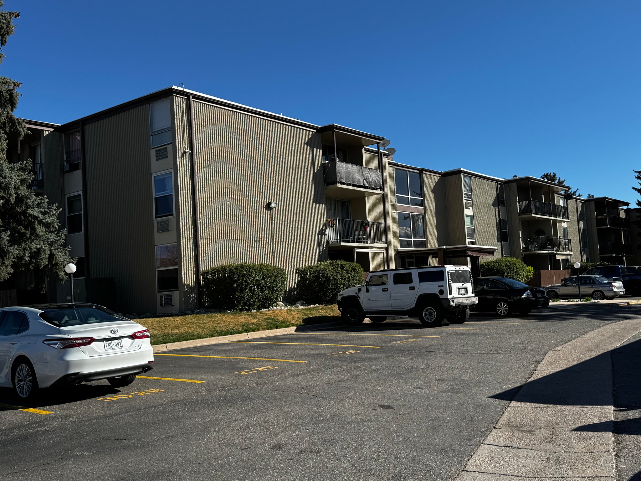 Aurora Condo: 2231 S Vaughn Way