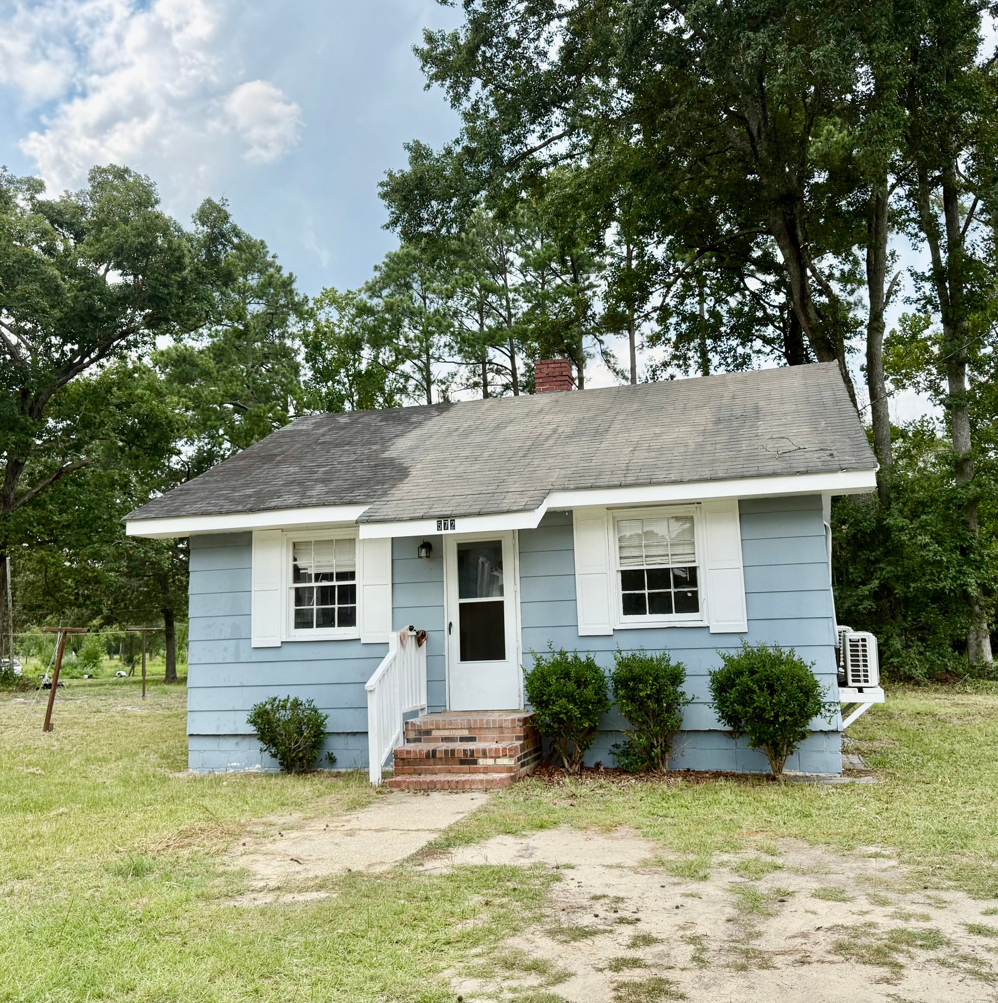 Spring Lake House: 572 W Manchester Rd