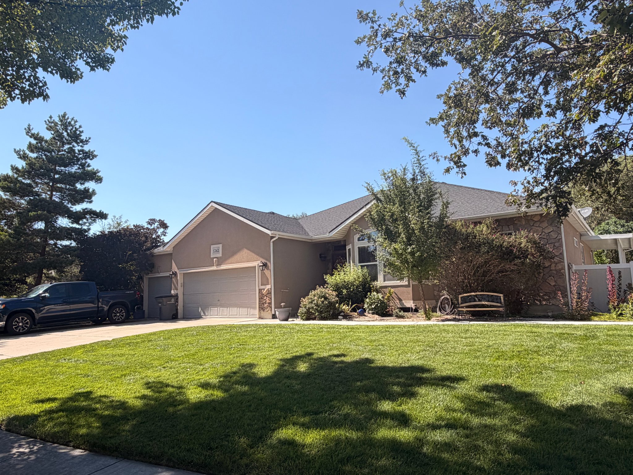 South Jordan House: 1262 W Creek Ridge Drive