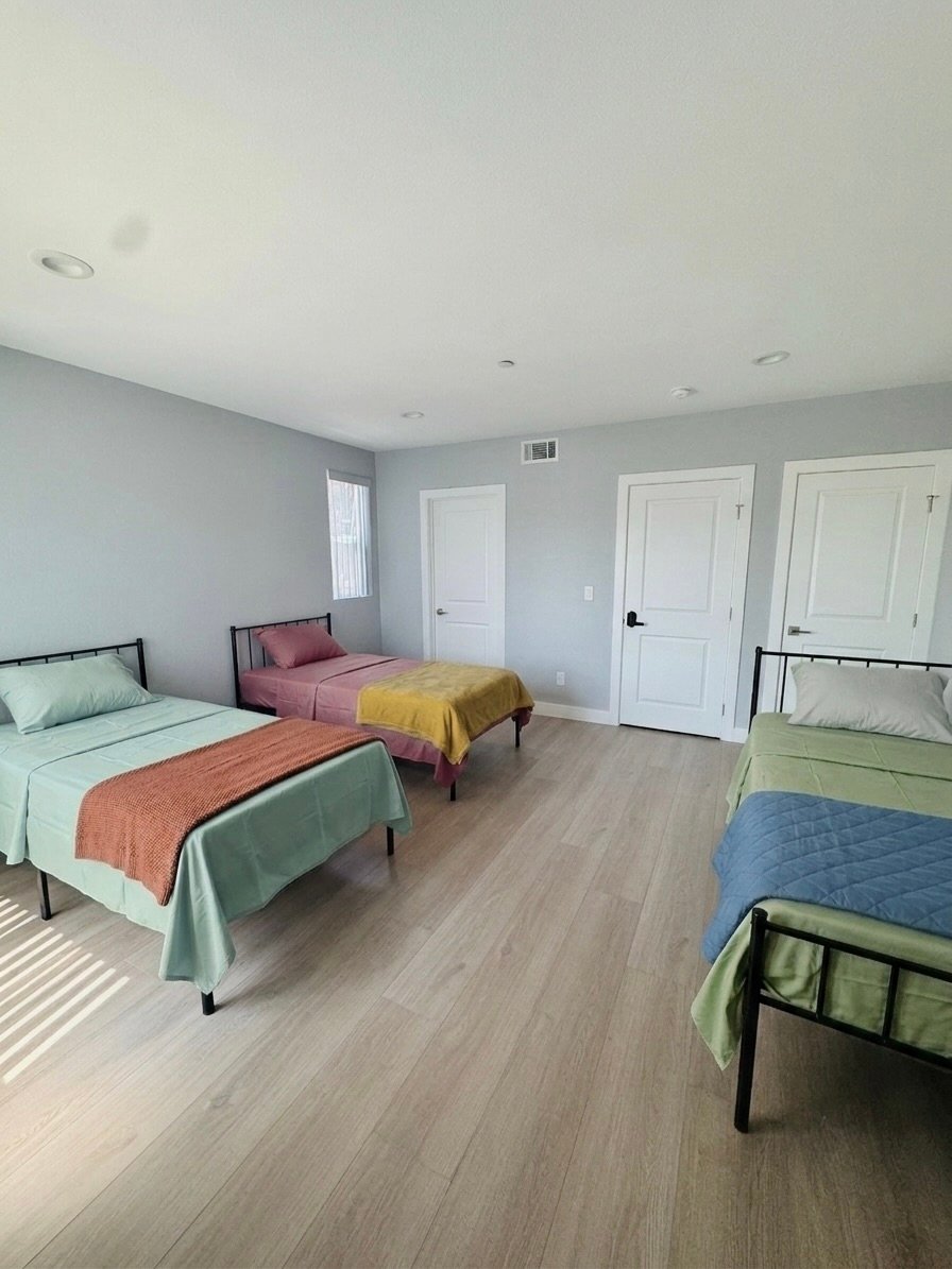 Los Angeles Single Room: 1265 E Adams Boulvedard