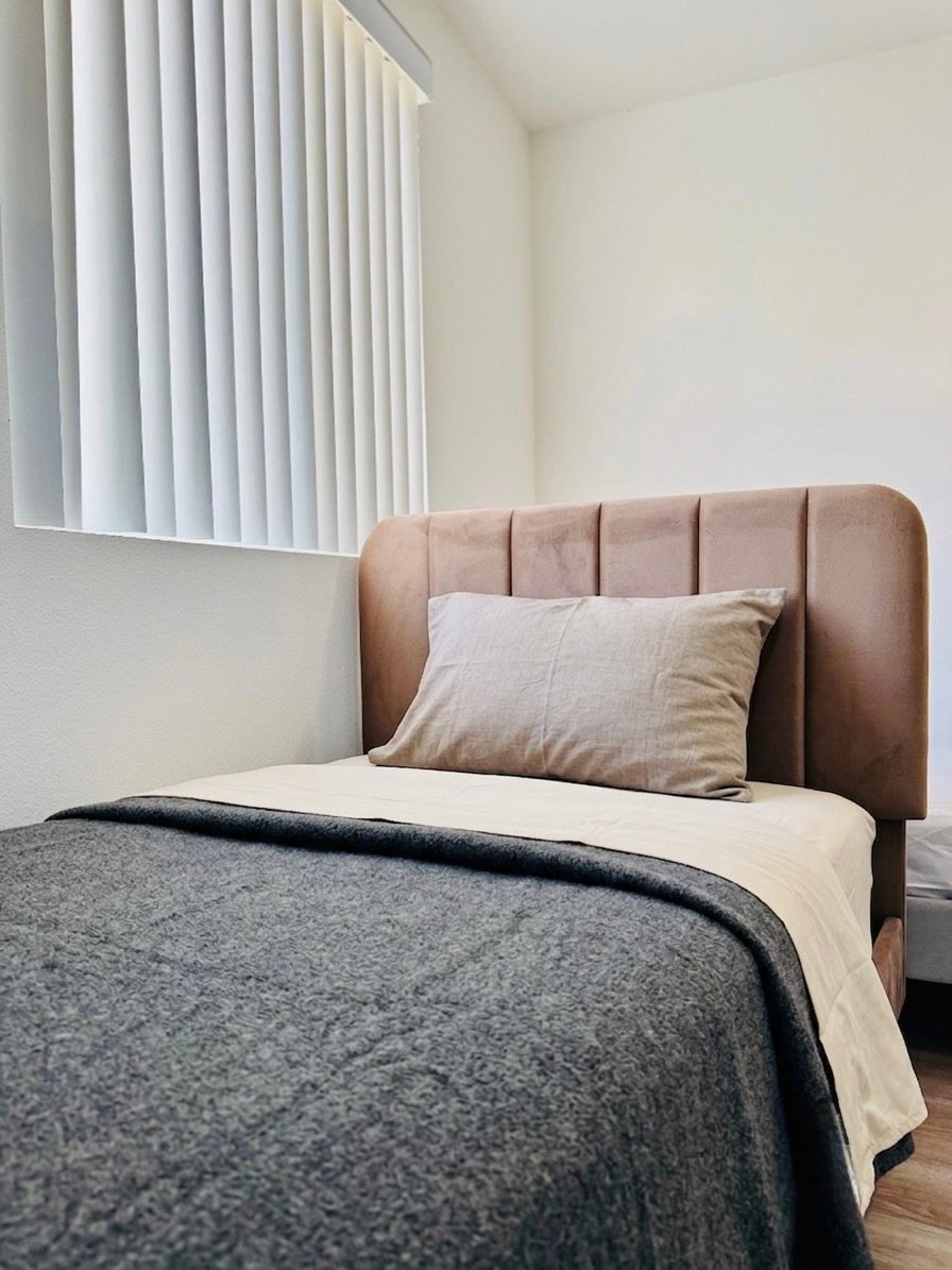 Los Angeles Single Room: 215 E 29th Street