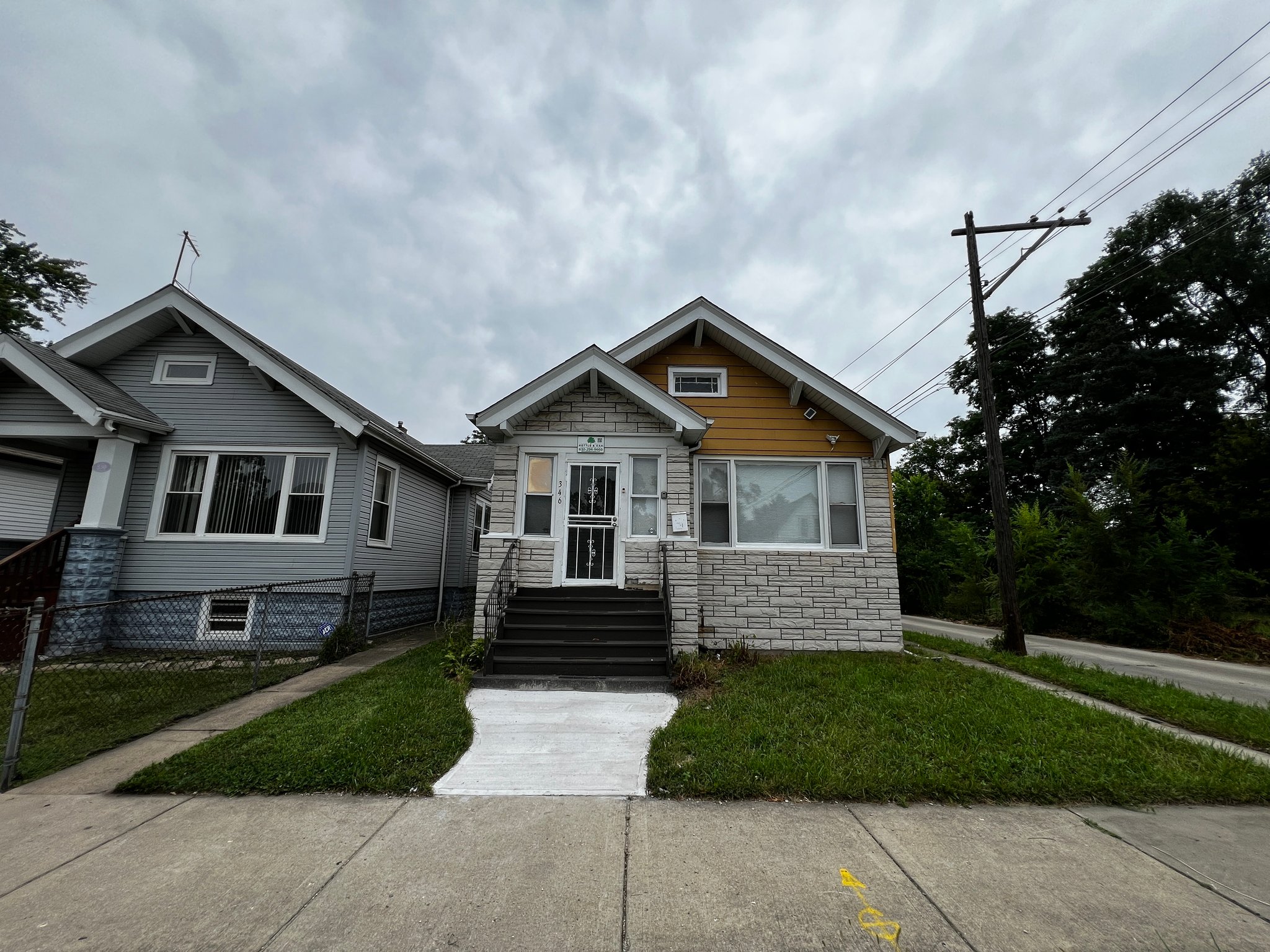 Chicago House: 346 W 113th St