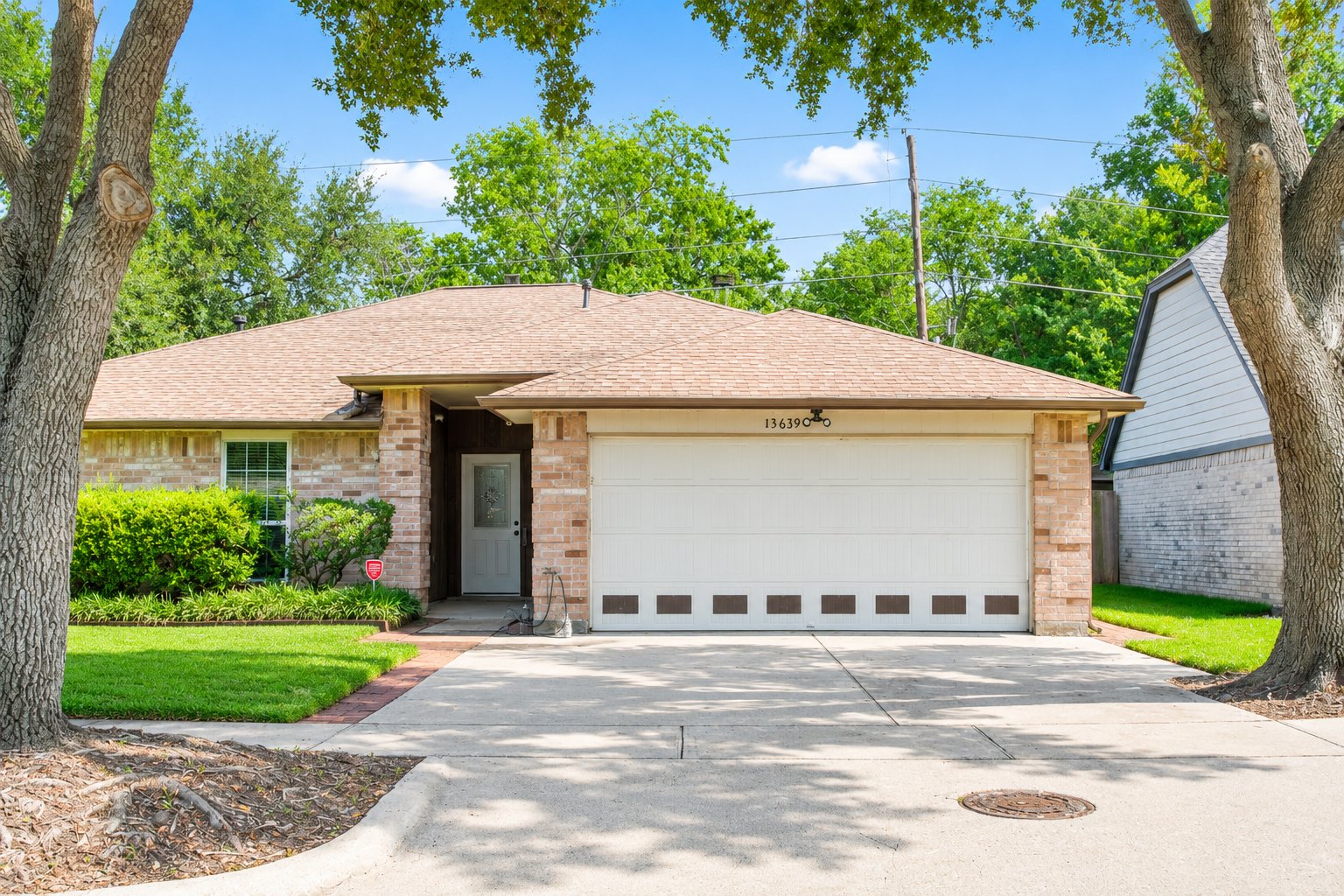 Houston House: 13639 Harpers Bridge Dr.