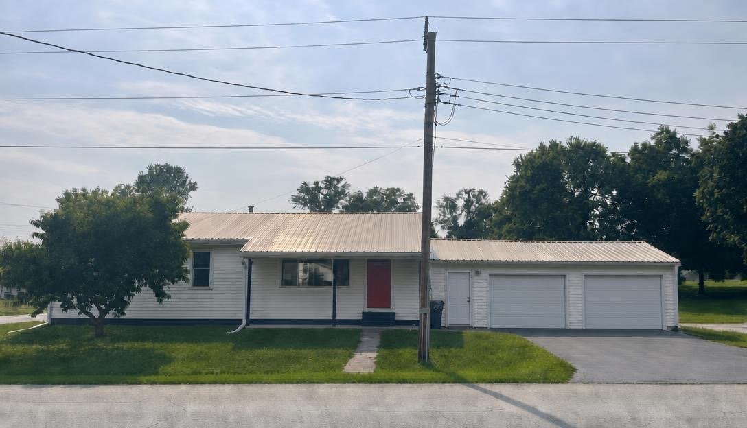 Fayette House: 313 S Williams St