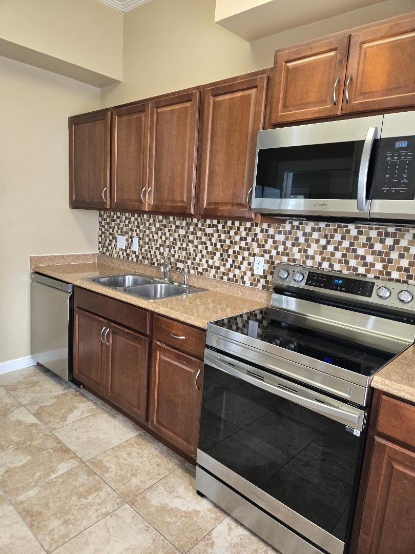 Winter Park Apartment: 955 Aragon Avenue