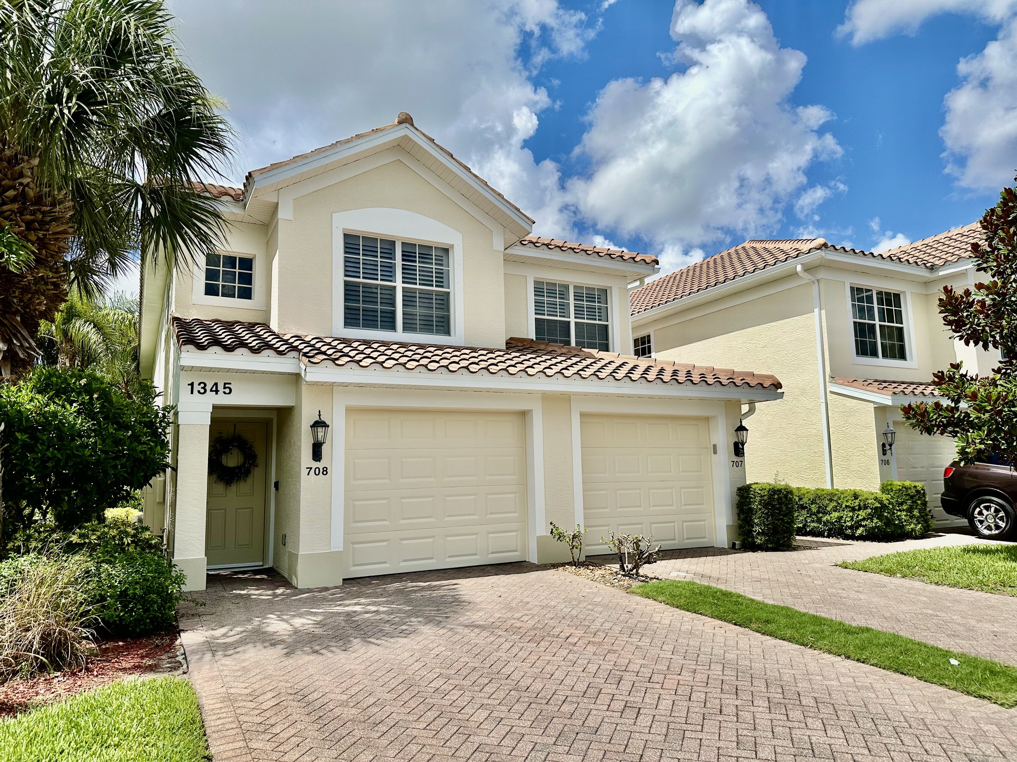 NAPLES Condo: 1345 HENLEY ST