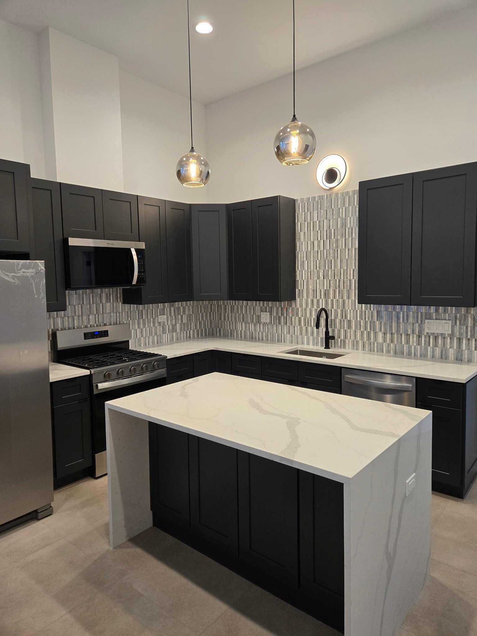 Chicago Apartment: 2909 N. Milwaukee