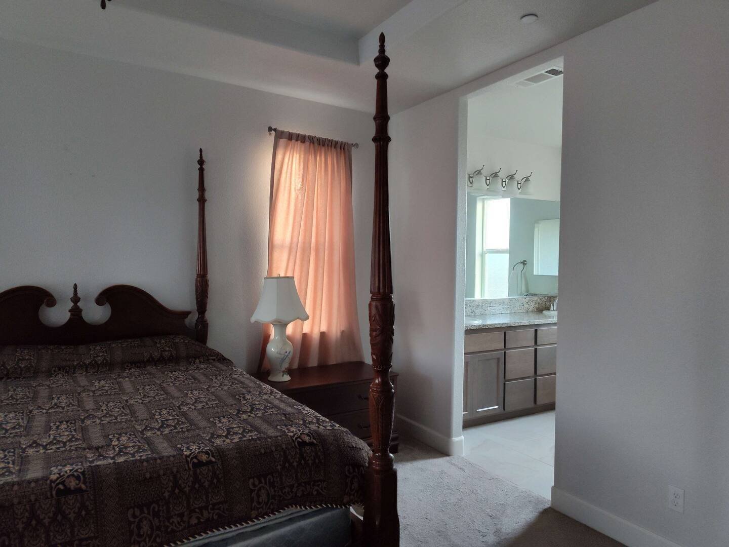 Redding Single Room: 1177 Bingham Dr