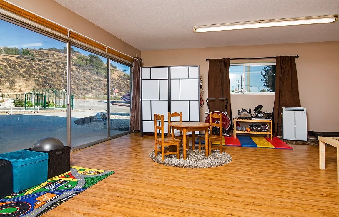 Glendora House: 111 W Ronwood St