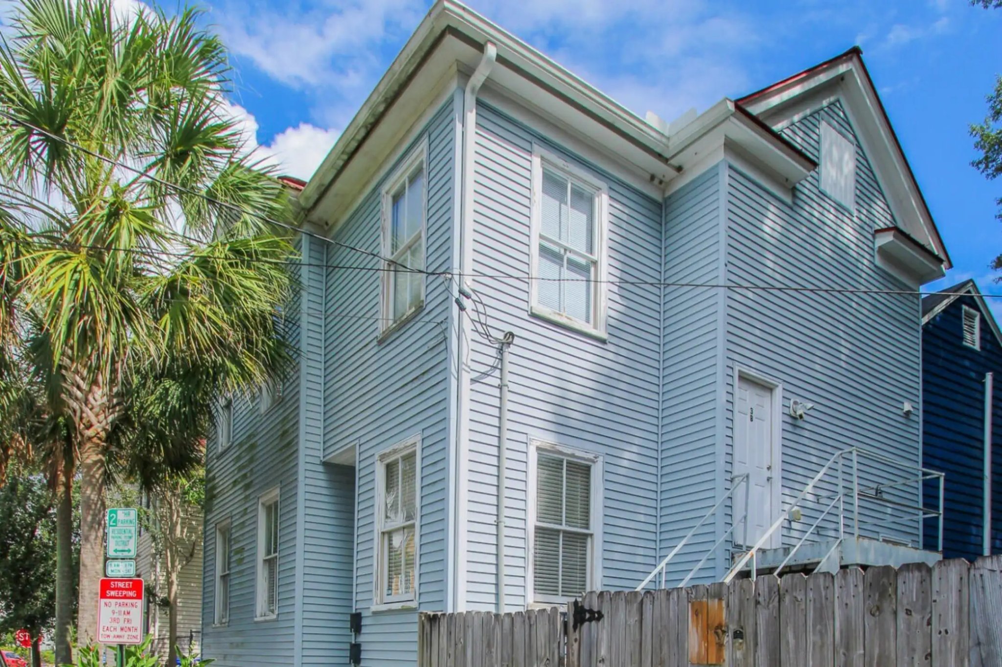 Charleston Apartment: 3 Woolfe St