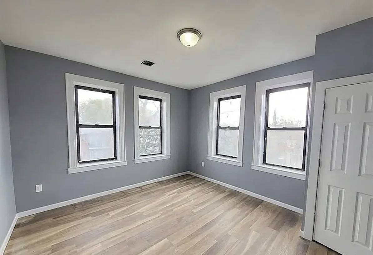 Newark Apartment: 125 Osborne Ter