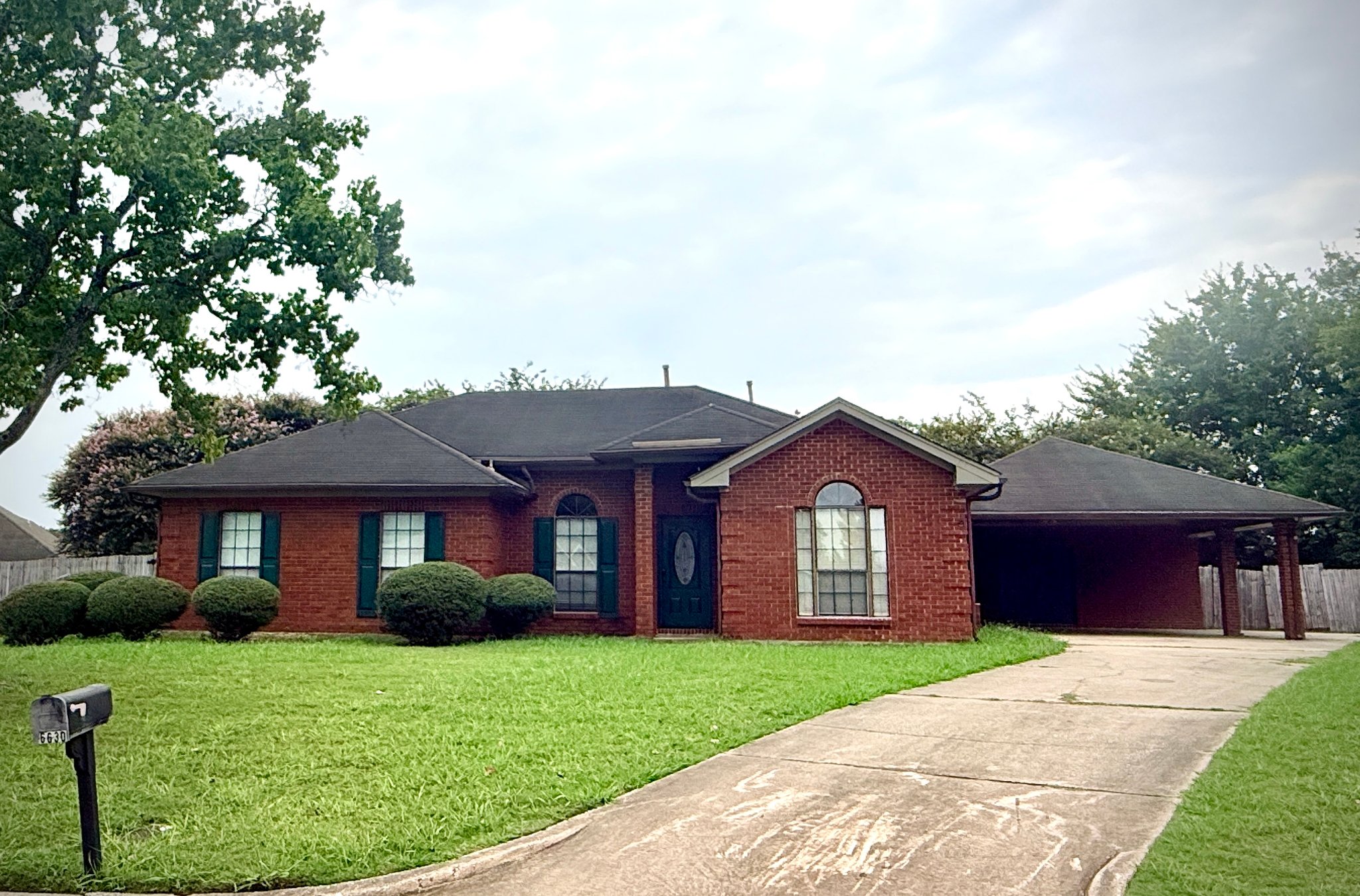 Montgomery House: 6630 Stable Gate Court