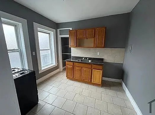 Newark Apartment: 220 Roseville Ave