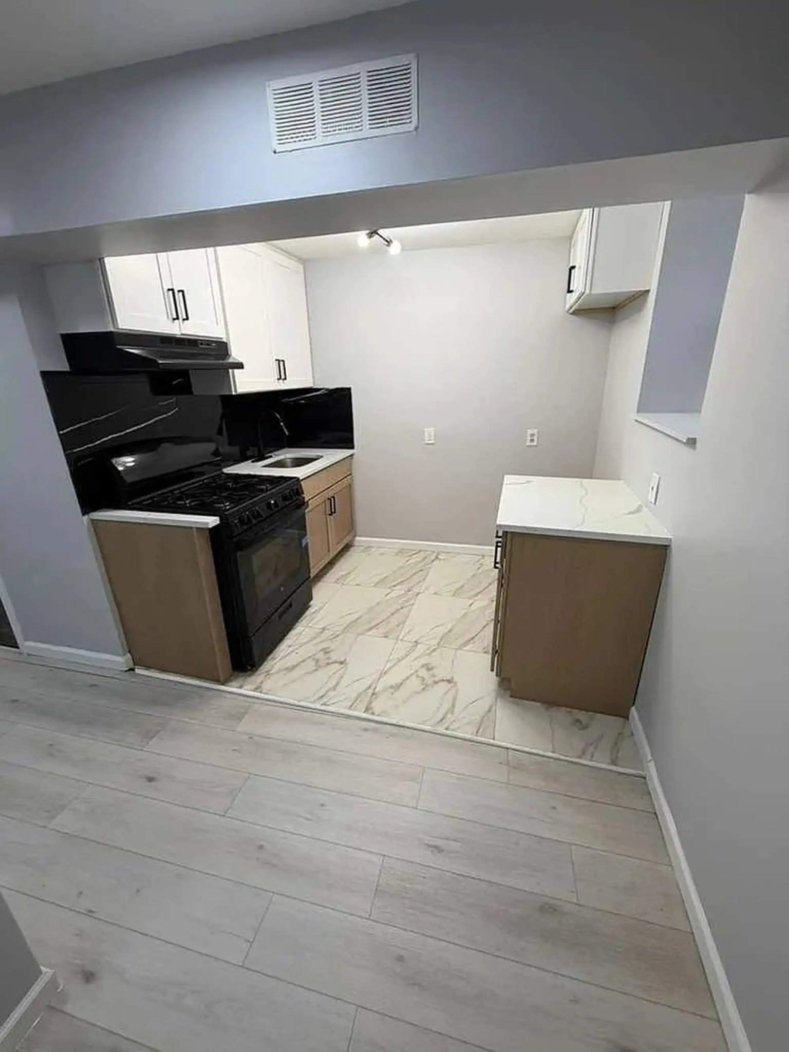 Newark Apartment: 32 Dayton St
