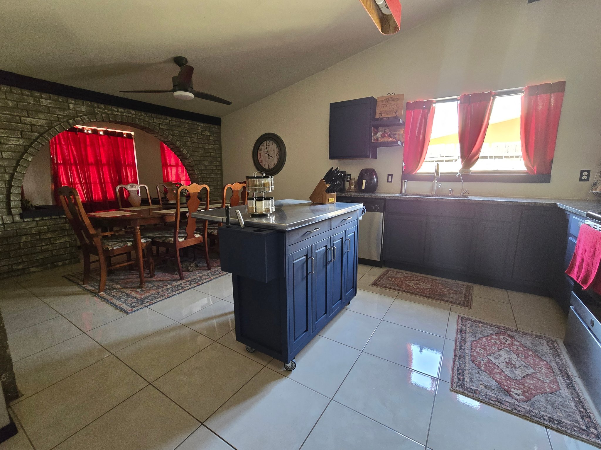 El Paso House: 9921 Isaac Dr