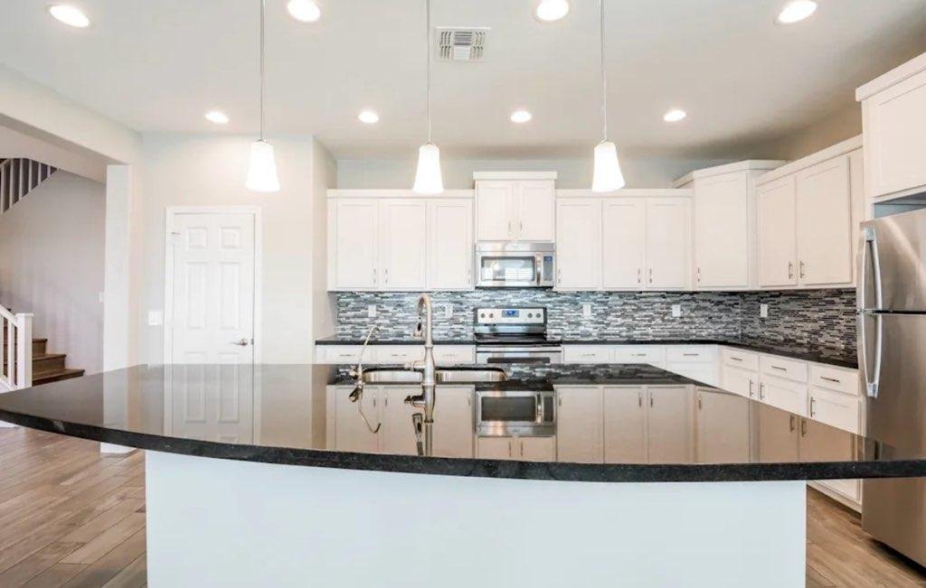 Glendale House: 3730 W Cielo Grande