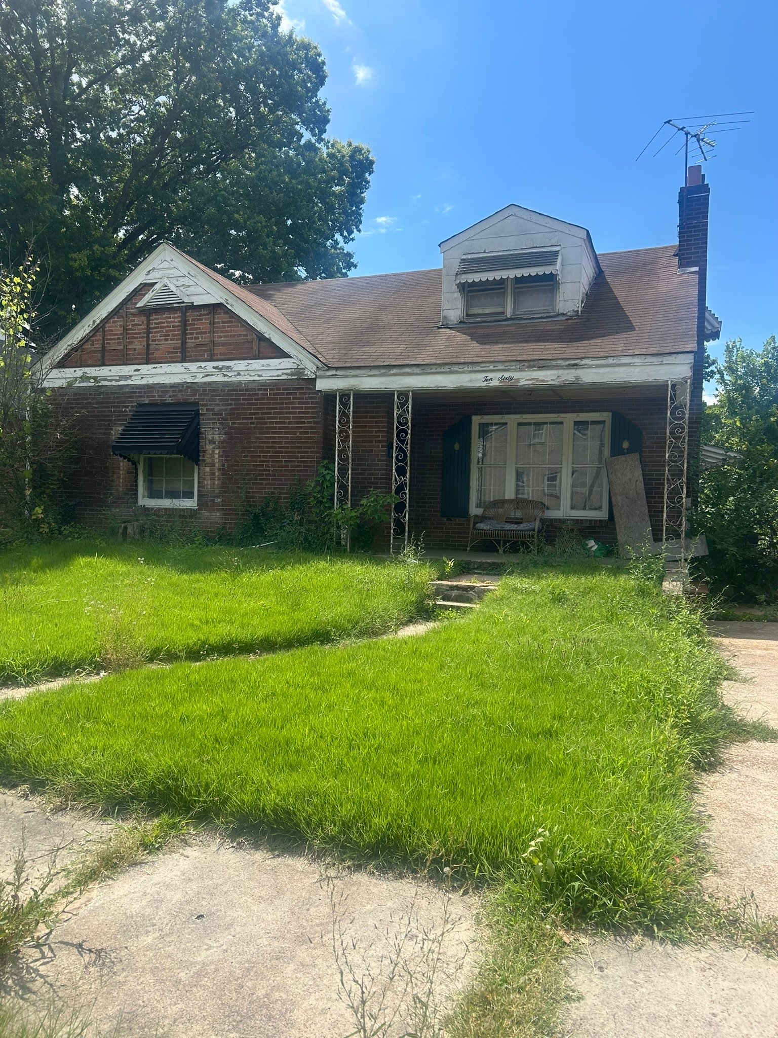 St. Louis House: 1068 Melvin Ave