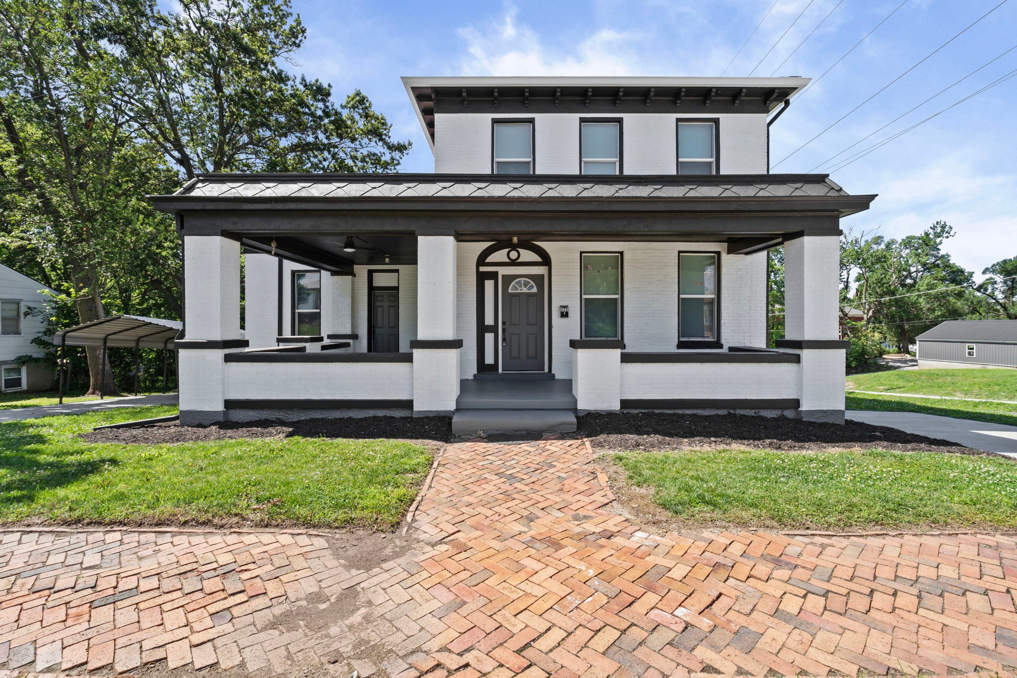 Warrensburg House: 222 W Market St