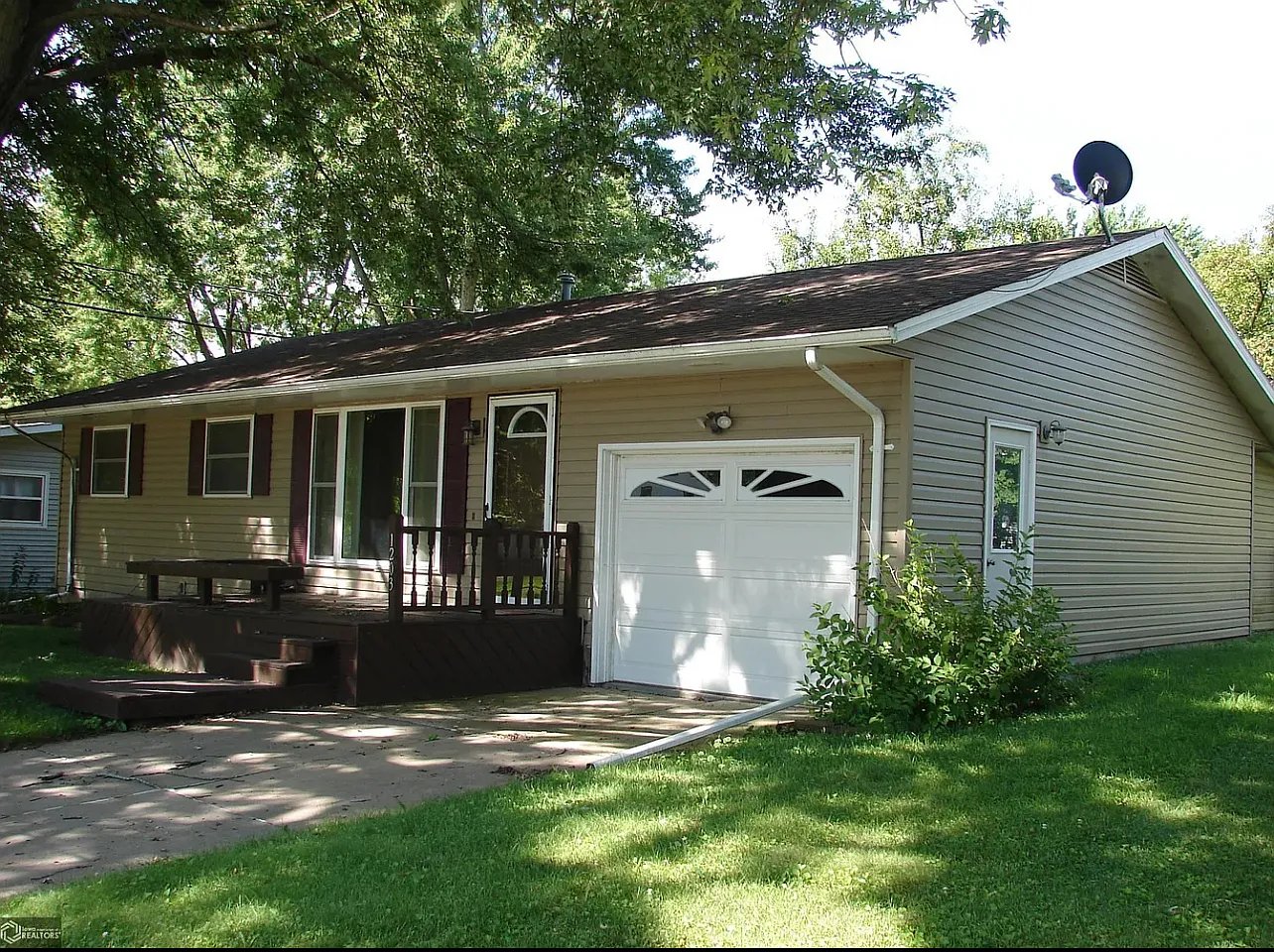 Mount Pleasant House: 1203 N Lincoln St