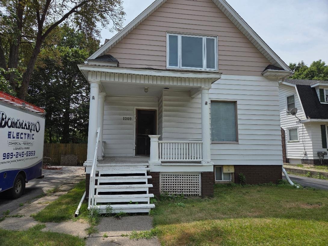 Saginaw House: 1209 Gratiot Ave.