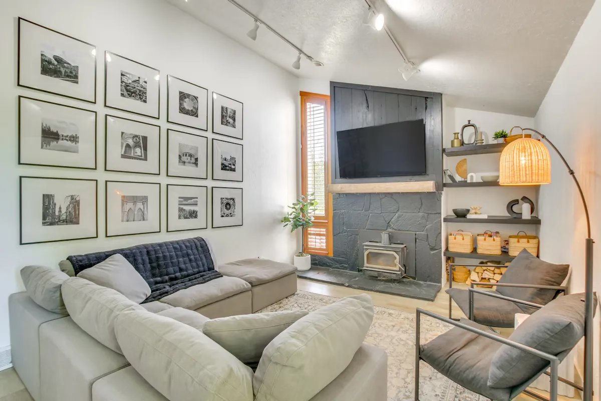 Smithfield House: 700 Wasatch Blvd