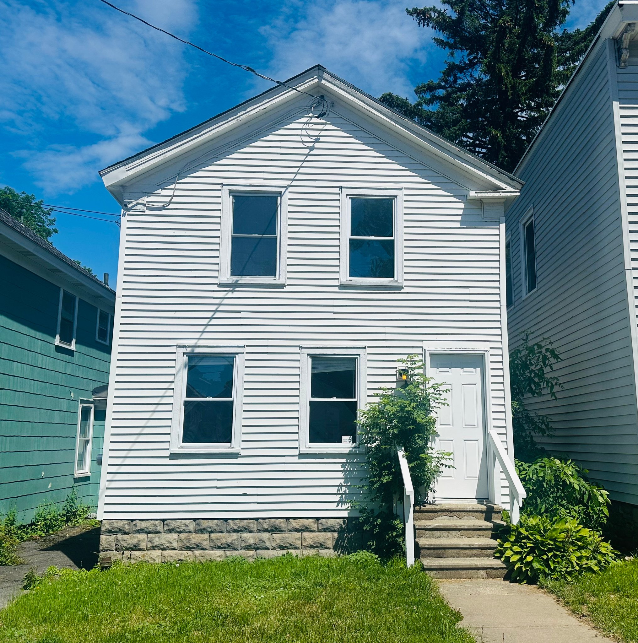 Oswego House: 131 W Schuyler St