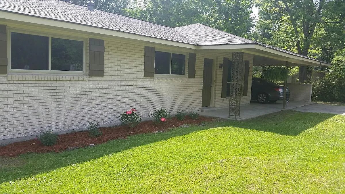 Baton Rouge House: 5574 Houston Dr