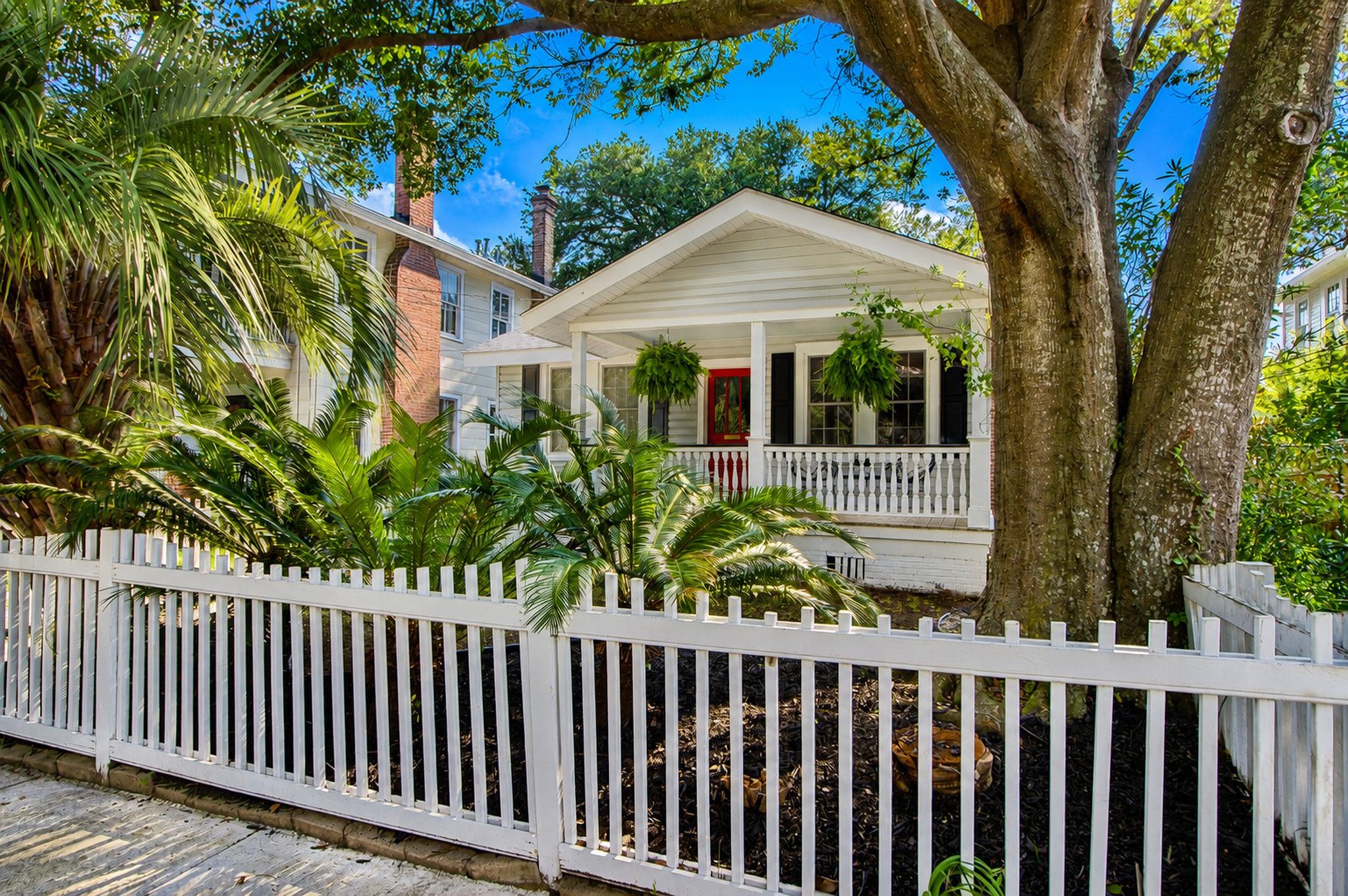Charleston House: 57 Darlington Ave