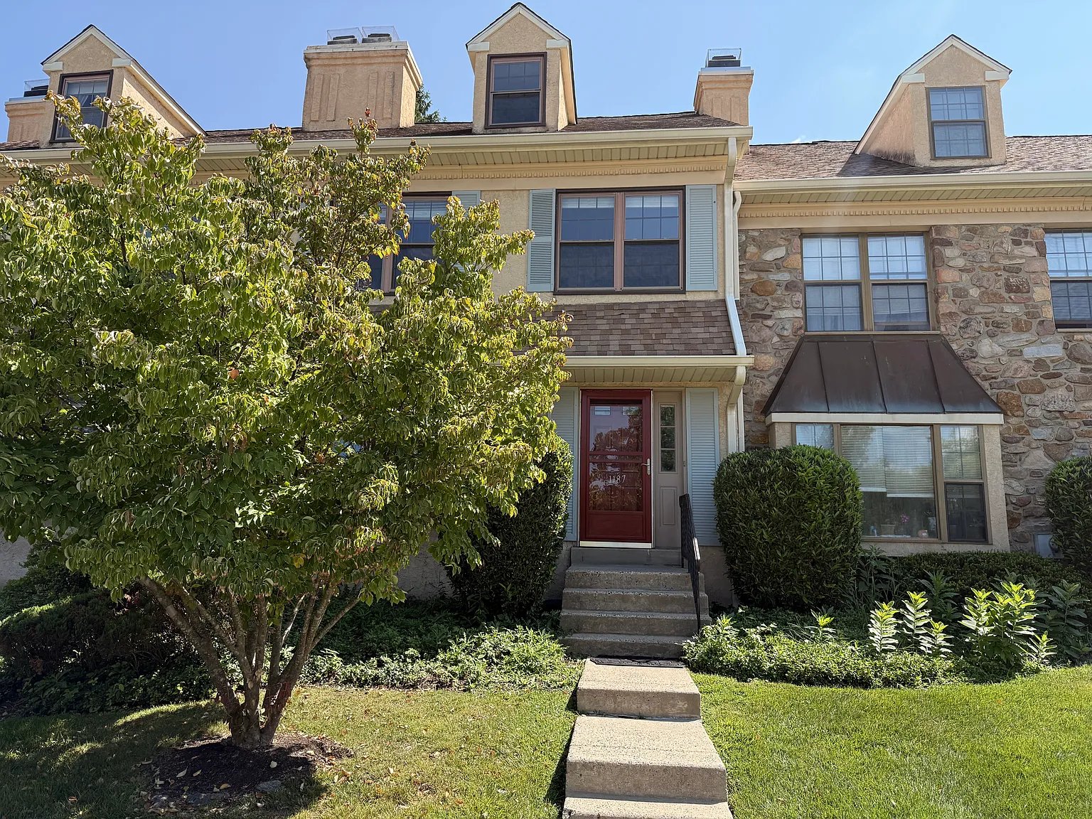 Wayne Townhome: 1187 Heyward Rd