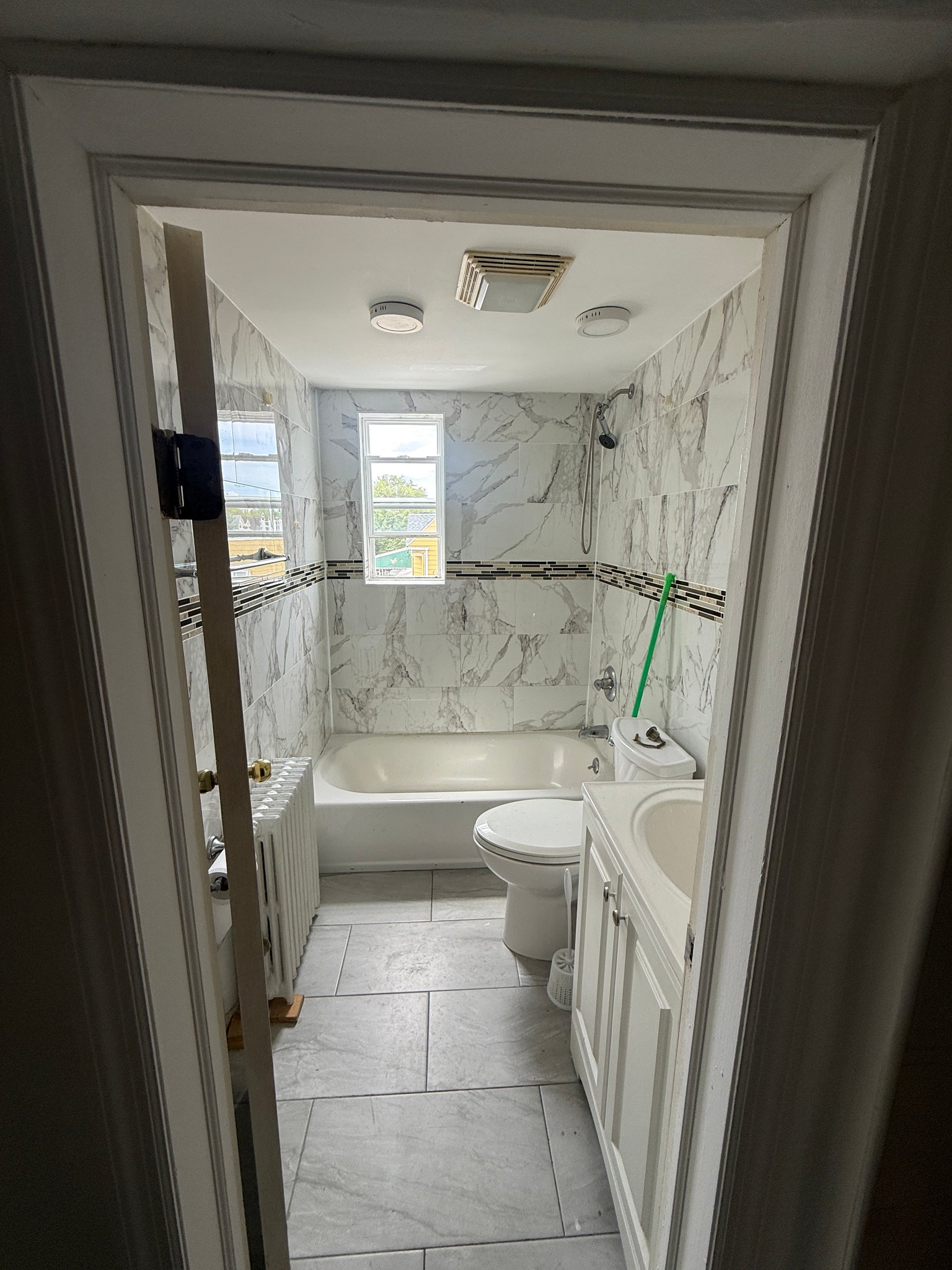 Brooklyn Apartment: 114 Highlawn Ave