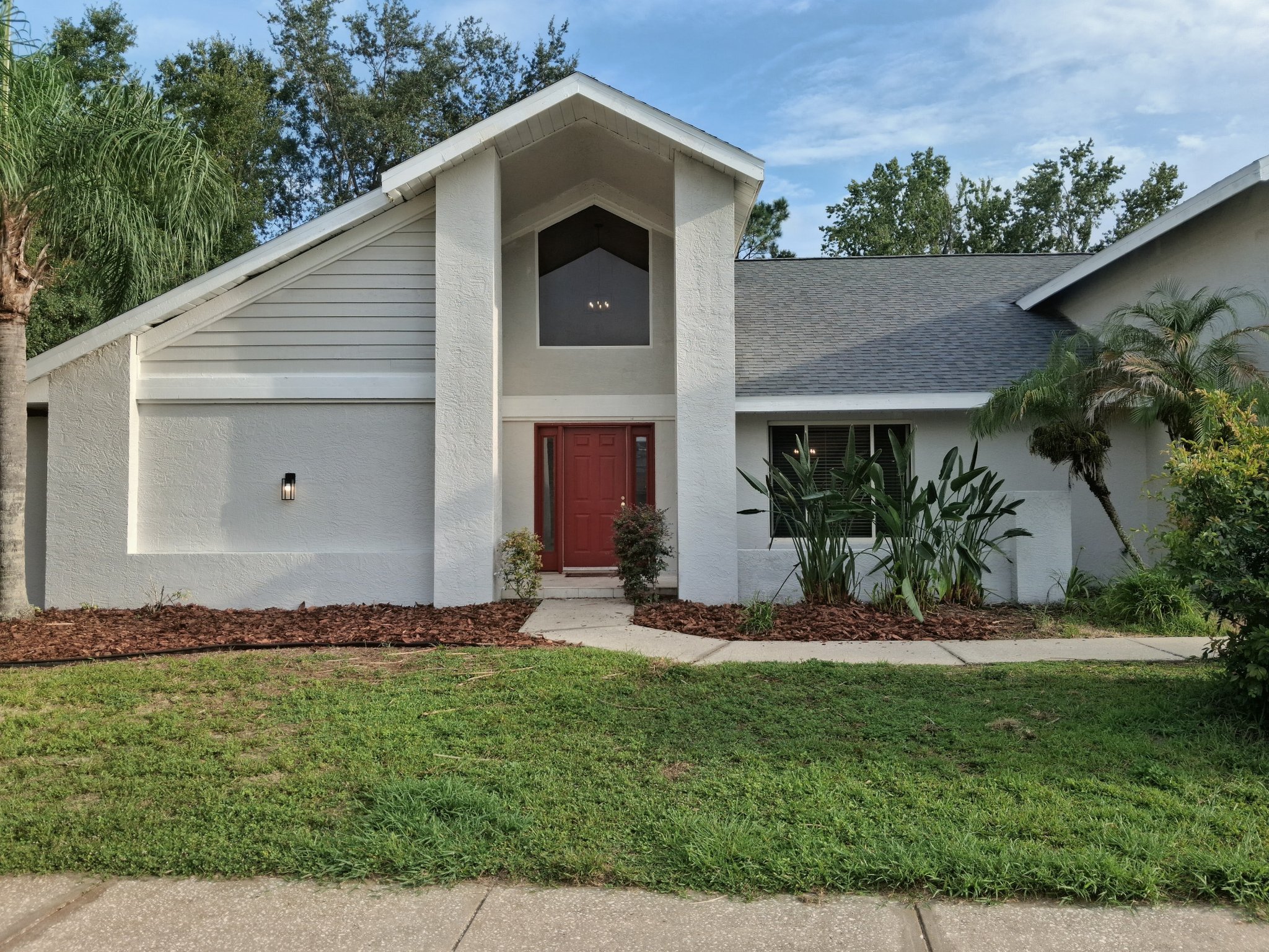 Tampa House: 9117 Regents Park Dr