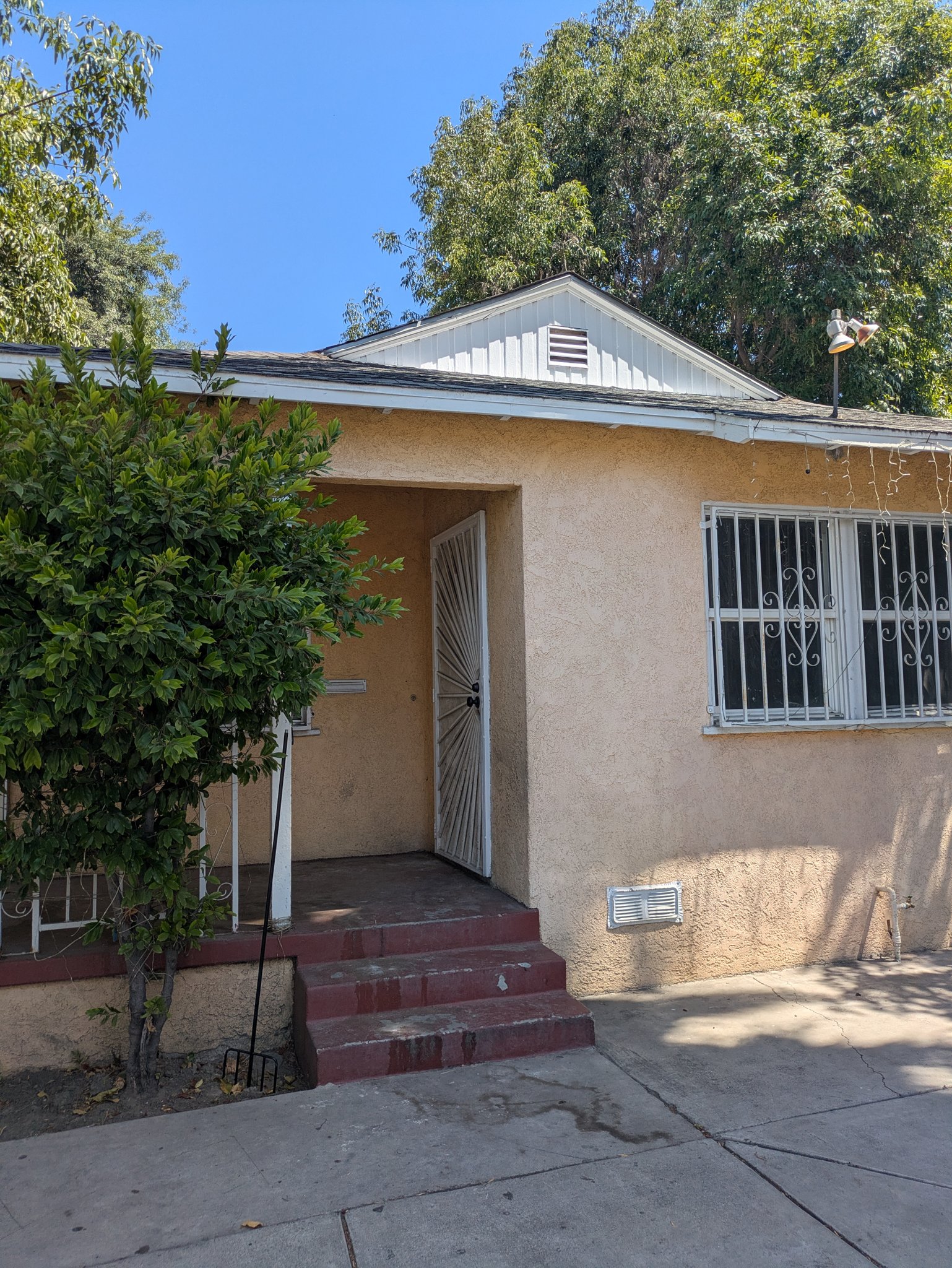 Los Angeles Multiplex: 1513 E 106th St