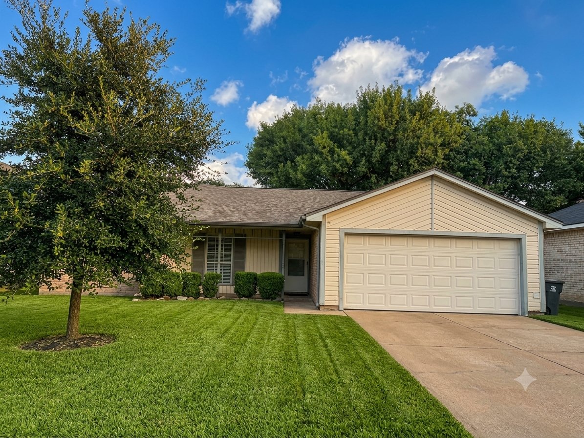 Houston House: 18066 Forest Cedars Dr