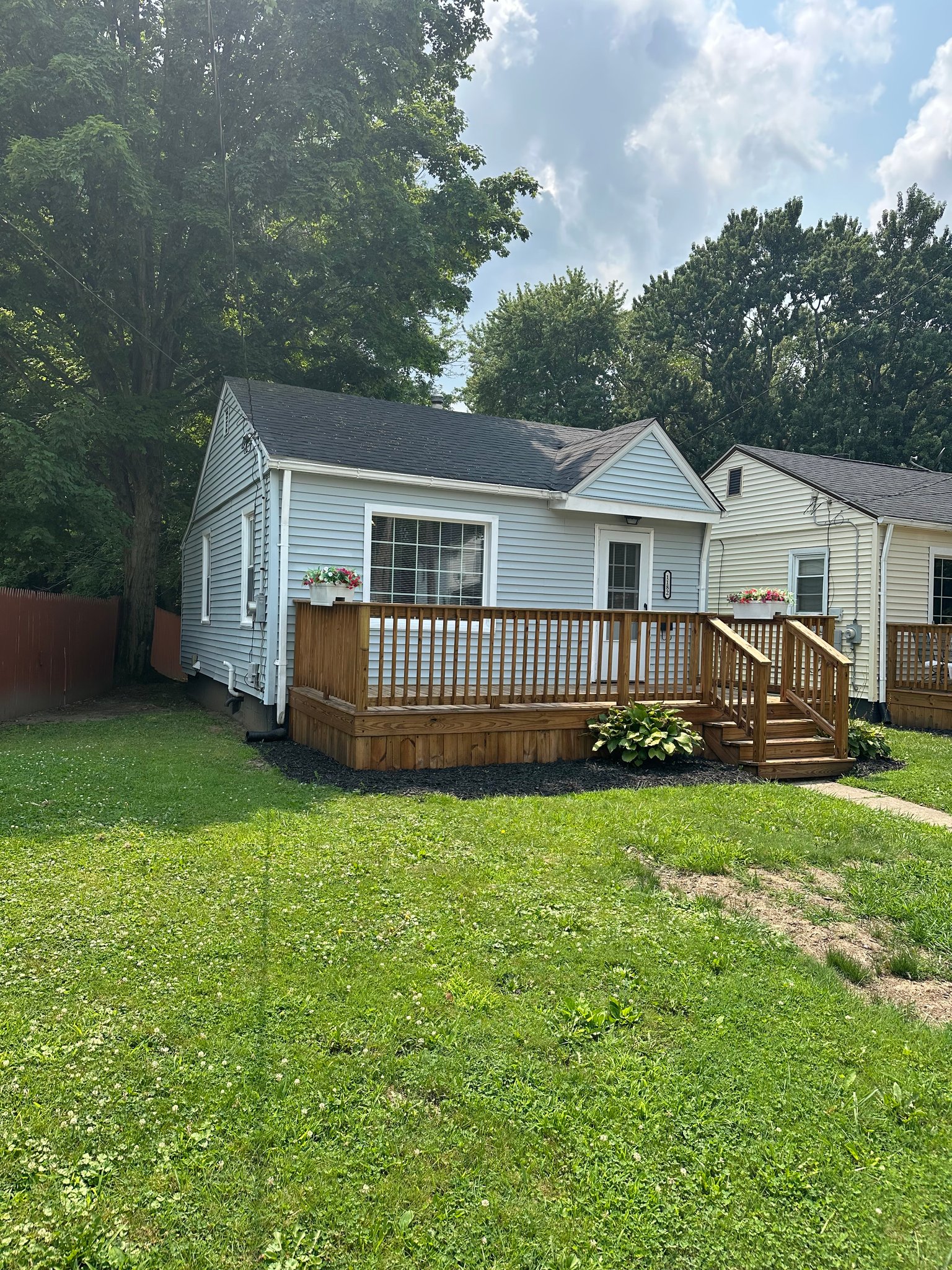Warren House: 1182 Youngstown RD SE