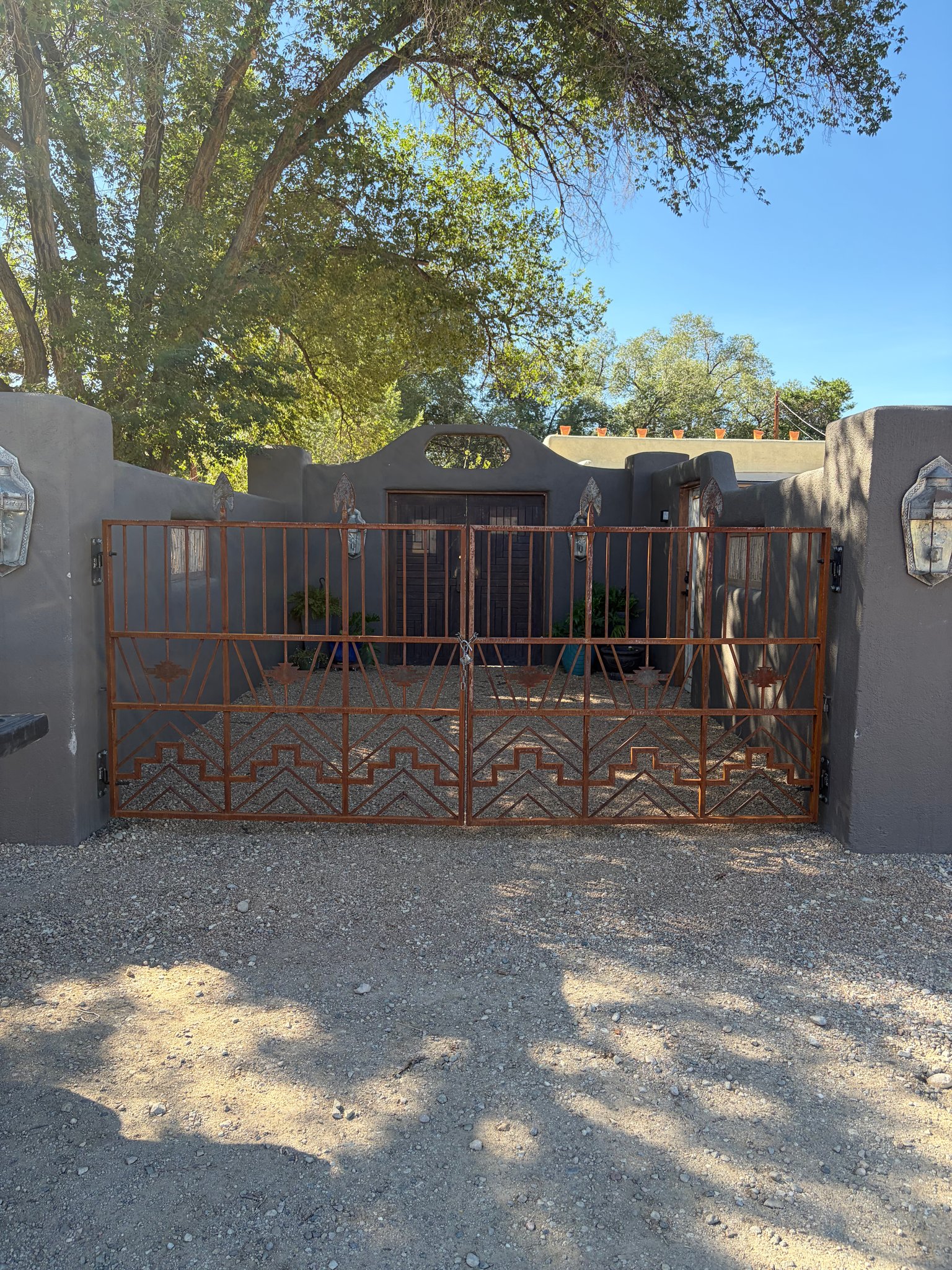Ranchos de Taos Apartment: 32 St Francis Plaza