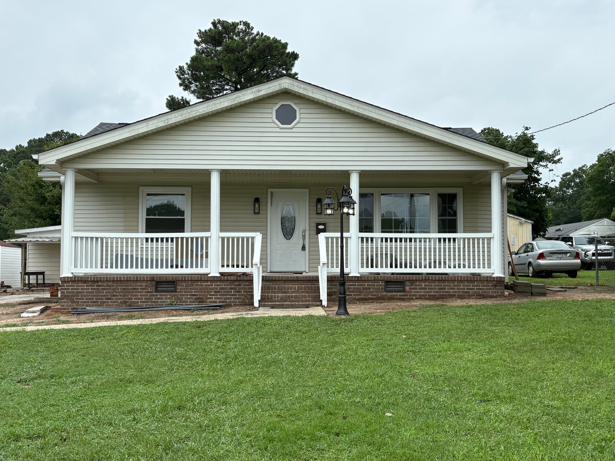 Franklinton House: 906 E Green St