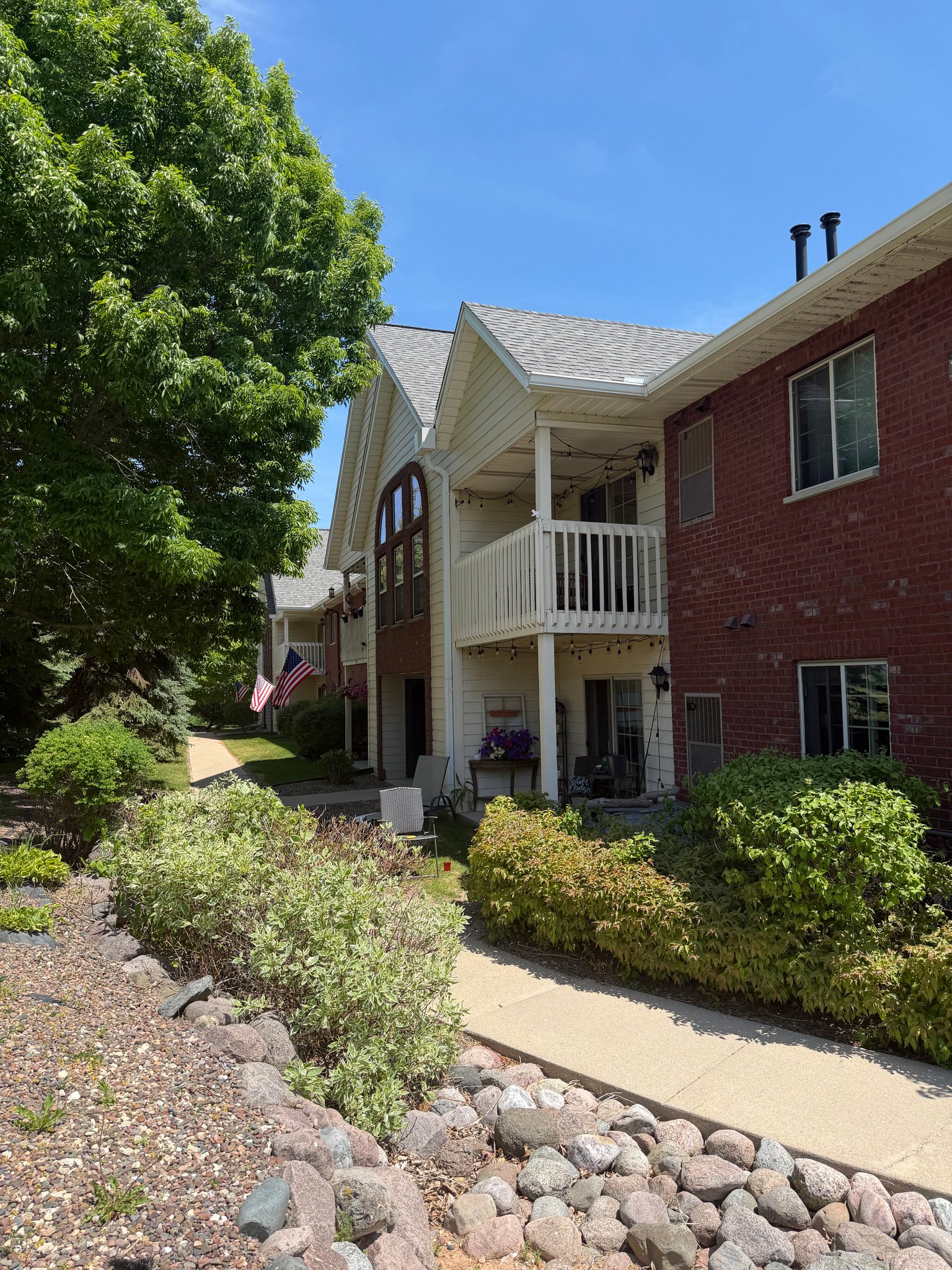 Port Washington Condo: 1964 Parknoll Ln